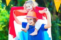 Cha mẹ Hà Lan dạy con: Cứ bình thường thôi, đời đã đủ điên lắm rồi!
